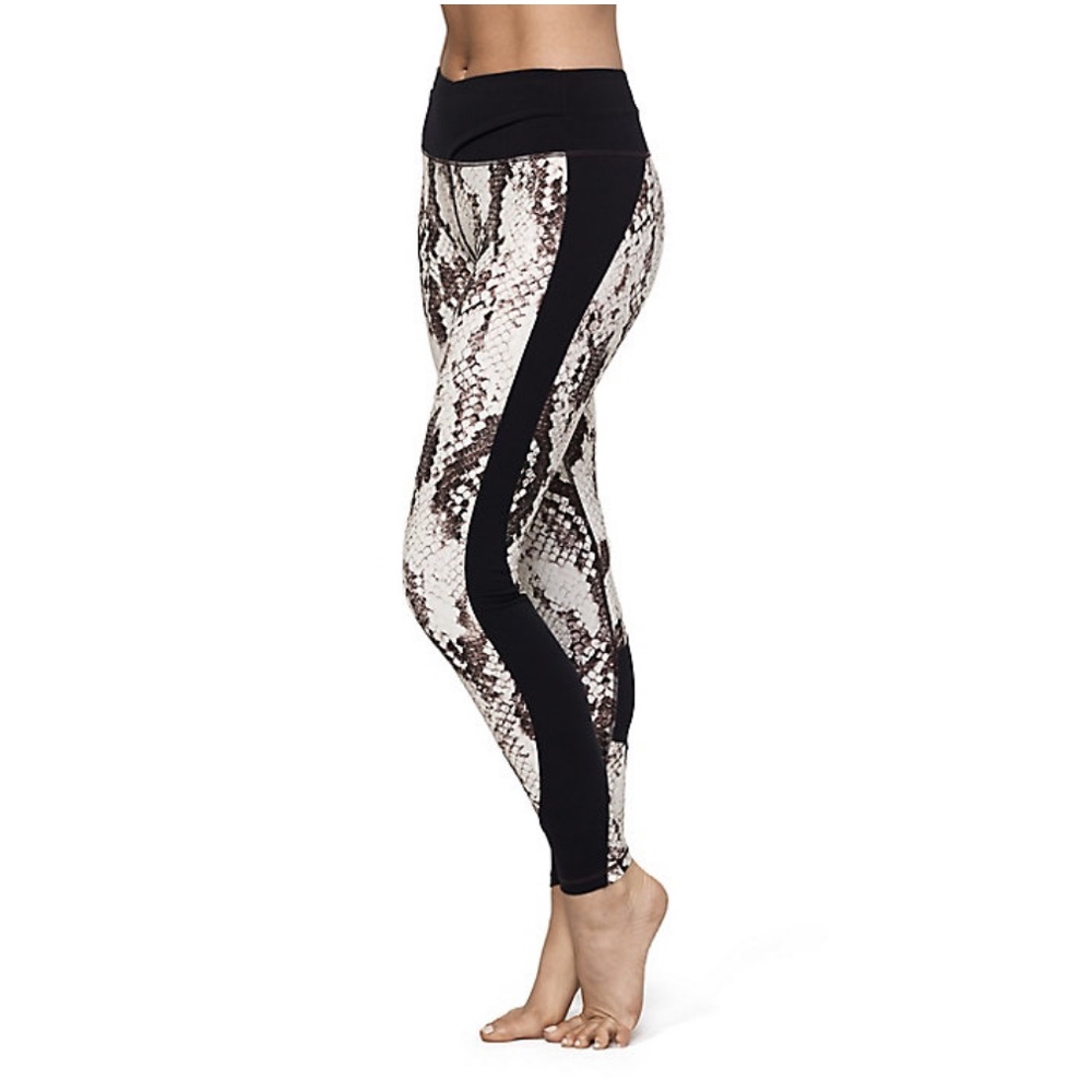 COPY - Manduka Wrapped Up Legging Snake